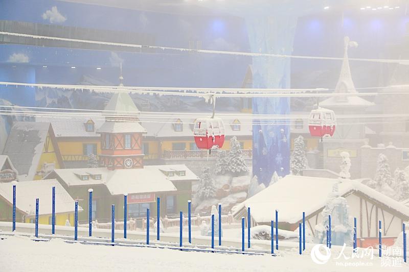 紅色纜車。何萌攝