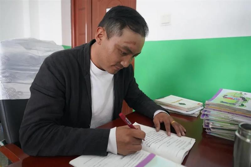 治多教師用堅守精神扎根基層，點亮教育的希望明燈