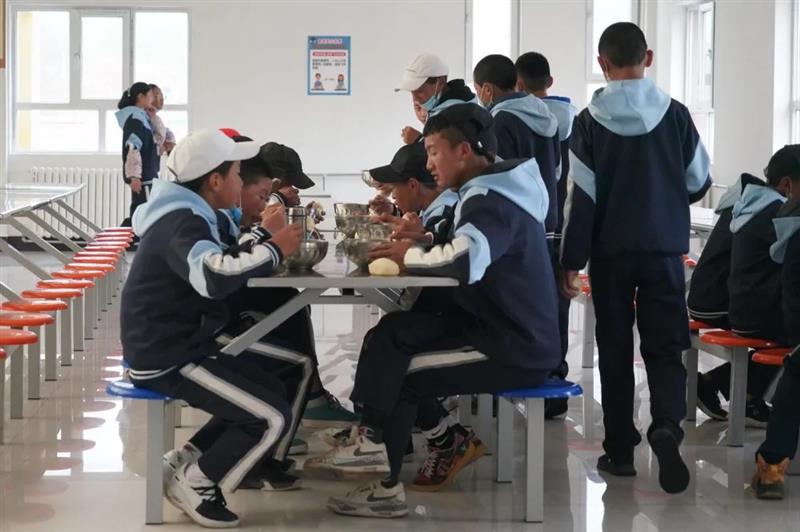 治多教師用堅守精神扎根基層，點亮教育的希望明燈