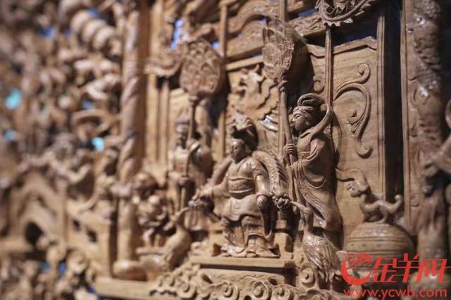 絲上繡世界 木里雕乾坤——非遺技藝煥發(fā)生機 絲上繡世界 木里雕乾坤——非遺技藝煥發(fā)生機