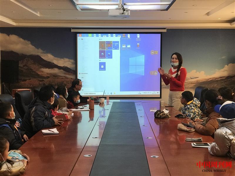 新華小記者拉薩組委會(huì)主任索朗拉措發(fā)表講話.jpg 新華小記者拉薩組委會(huì)主任索朗拉措發(fā)表講話.jpg