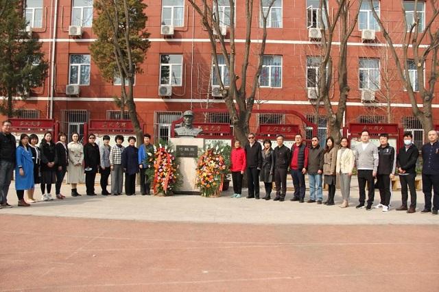 點(diǎn)擊圖片翻到下一頁>> 北京市佟麟閣學(xué)校開展“緬懷先烈 致敬英雄”主題活動(dòng)