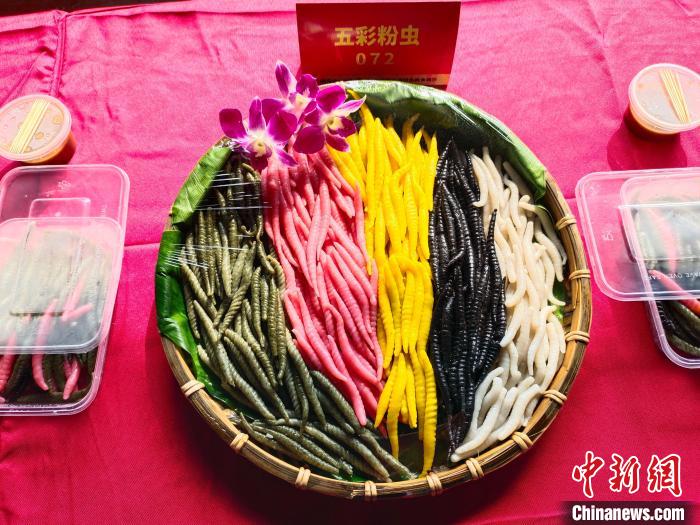 圖為廣西特色美食展示?！↑S艷梅 攝