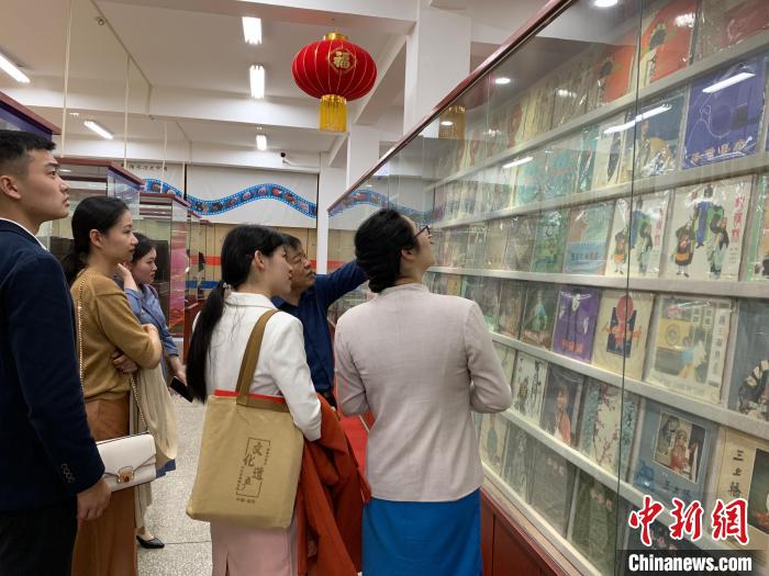 圖為觀眾參觀洛陽百年留聲博物館 受訪者供圖 圖為觀眾參觀洛陽百年留聲博物館 受訪者供圖