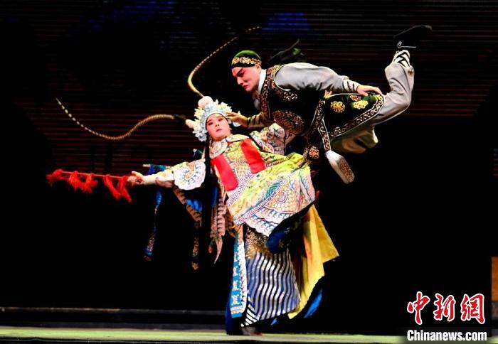 長(zhǎng)三角戲曲博物館在江蘇鹽城“聚首” 九劇種同臺(tái)獻(xiàn)藝 長(zhǎng)三角戲曲博物館在江蘇鹽城“聚首” 九劇種同臺(tái)獻(xiàn)藝