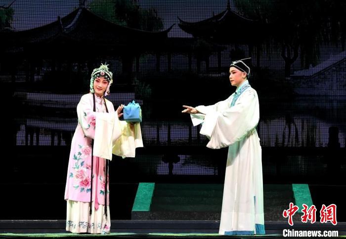 長(zhǎng)三角戲曲博物館在江蘇鹽城“聚首” 九劇種同臺(tái)獻(xiàn)藝 長(zhǎng)三角戲曲博物館在江蘇鹽城“聚首” 九劇種同臺(tái)獻(xiàn)藝