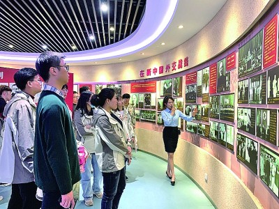 讓紅色文化在青年學(xué)子心中扎根 讓紅色文化在青年學(xué)子心中扎根