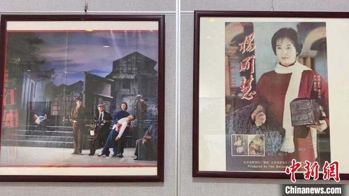 圖為張子誠收藏的海報 邢璐 攝