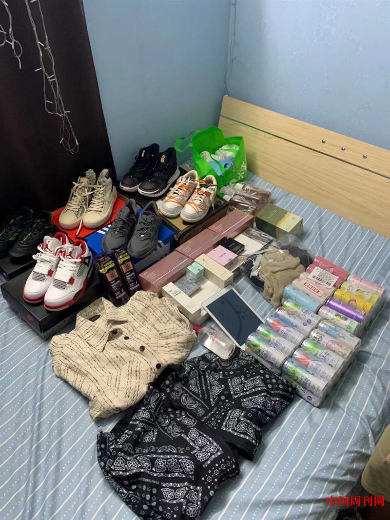 【1】嫌疑人盜竊的物件可以鋪滿半張床 (1).jpg 【1】嫌疑人盜竊的物件可以鋪滿半張床 (1).jpg