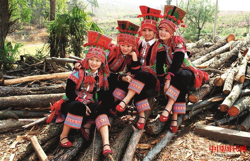 美麗的花腰彝少女們.JPG