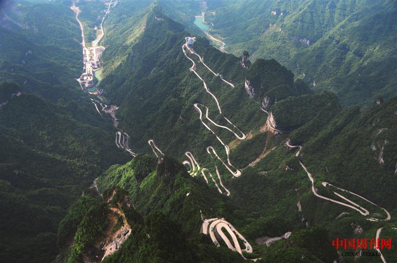 攝圖網_500693032_張家界天門山盤山公路（企業(yè)商用）.jpg