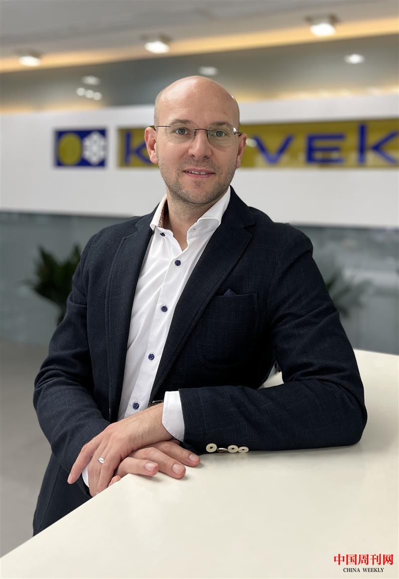 奧特曼總經(jīng)理.jpg 奧特曼總經(jīng)理.jpg