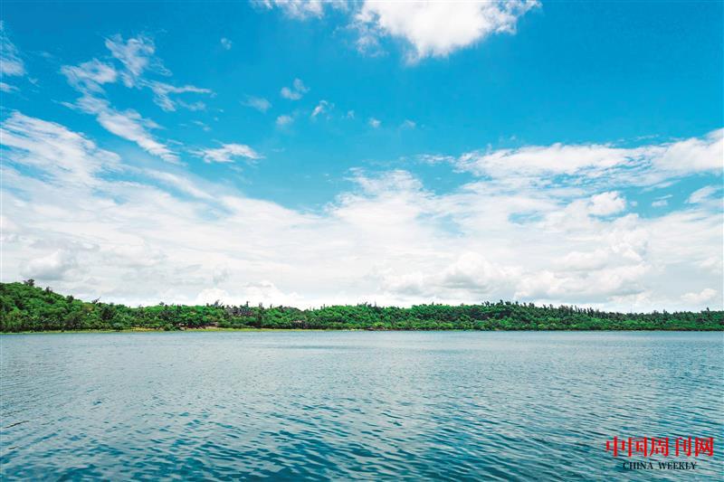 瑪珥湖水清澈.jpg 瑪珥湖水清澈.jpg