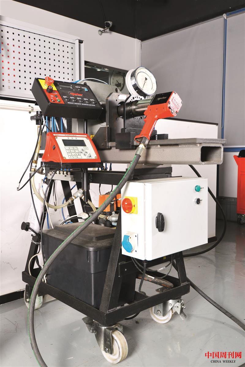 動力檢測標(biāo)準(zhǔn)原型機提供數(shù)據(jù)采集以供ISO 動力標(biāo)準(zhǔn)制定使用.jpg 動力檢測標(biāo)準(zhǔn)原型機提供數(shù)據(jù)采集以供ISO 動力標(biāo)準(zhǔn)制定使用.jpg