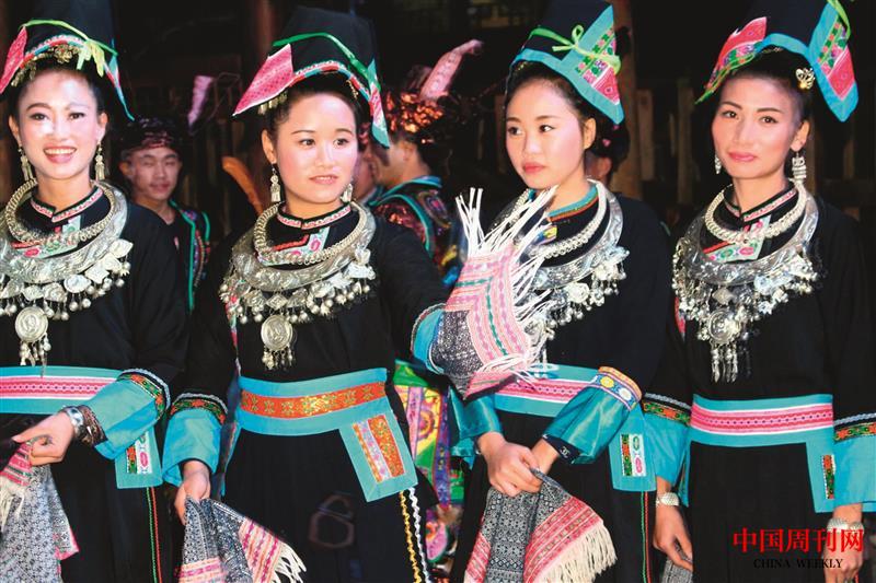 身著民族服飾的侗族阿妹.jpg 身著民族服飾的侗族阿妹.jpg