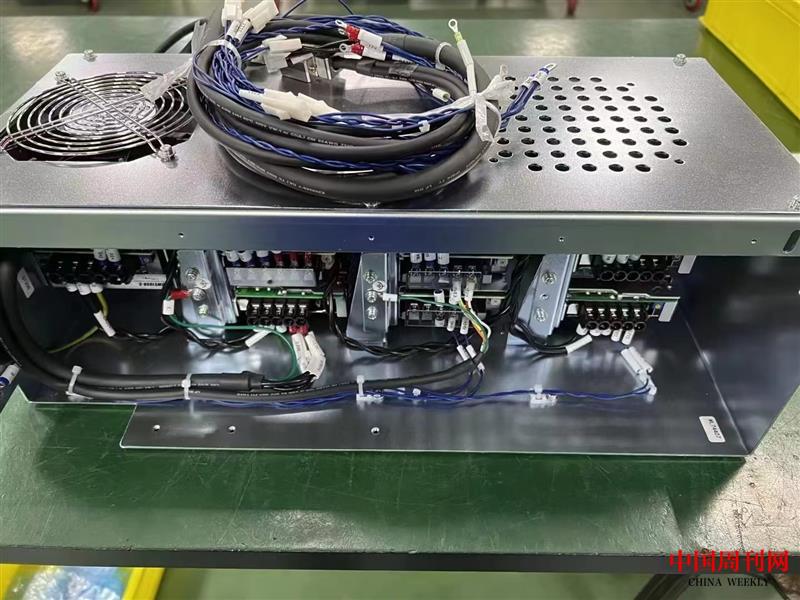 印刷設(shè)備電源箱.jpg 印刷設(shè)備電源箱.jpg