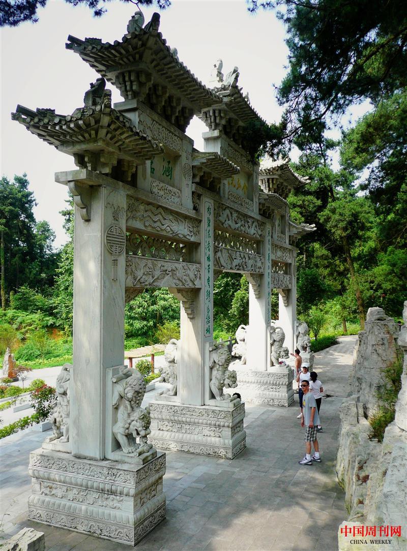 精美的石牌坊.jpg 精美的石牌坊.jpg