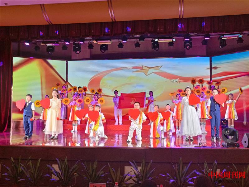 經(jīng)典誦讀(鳳崗鎮(zhèn)特等獎).jpg 經(jīng)典誦讀(鳳崗鎮(zhèn)特等獎).jpg