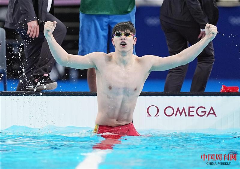 在男子100米自由泳大戰(zhàn)中，19歲的潘展樂(lè)將新的世界紀(jì)錄定格在46秒40.jpeg