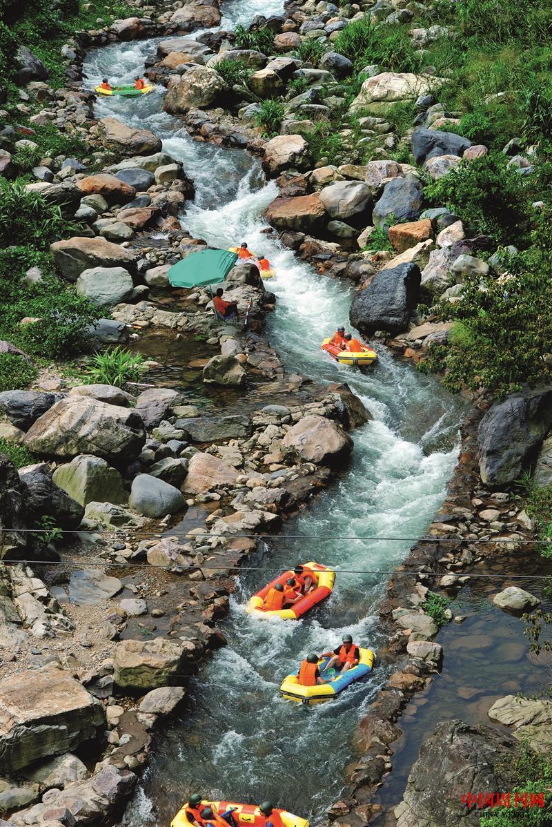 攝圖網(wǎng)_507629864_廣東省清遠(yuǎn)玄真景區(qū)漂流（企業(yè)商用）.jpg